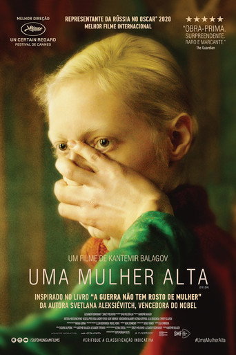 Assistir Uma Mulher Alta online dublado e legendado